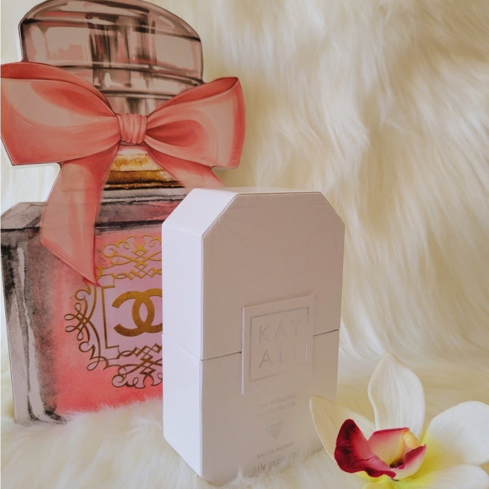 CHANEL PERFUME HOME 3D WOOD ACCENT DECOR - Picture 9 of 11